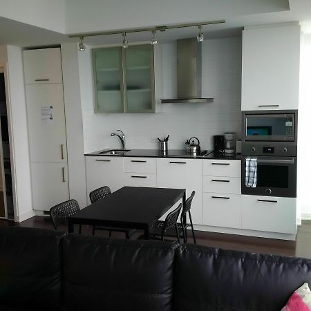 Trinity Suites - Condo On York Street تورونتو المظهر الخارجي الصورة
