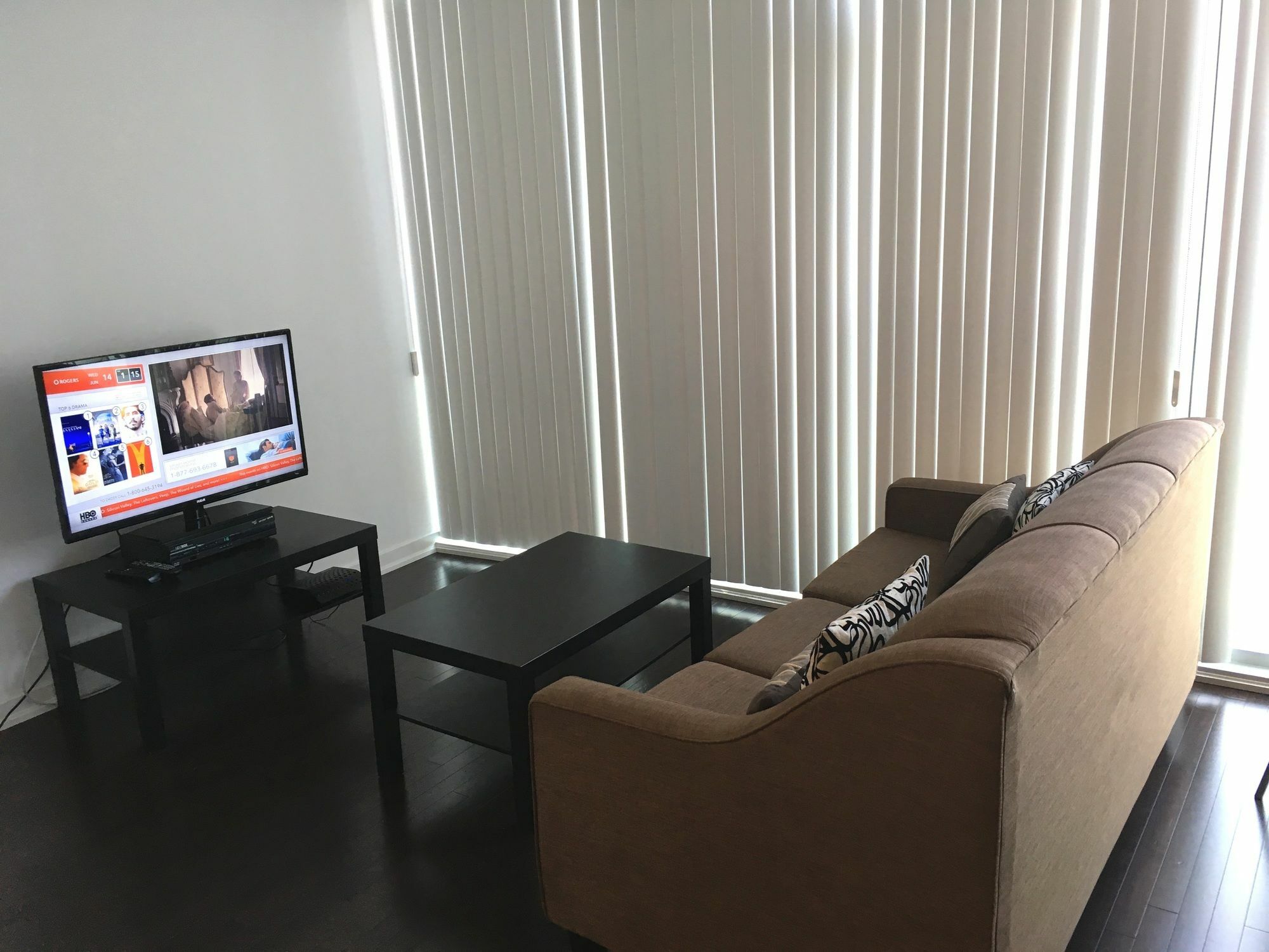 Trinity Suites - Condo On York Street تورونتو المظهر الخارجي الصورة