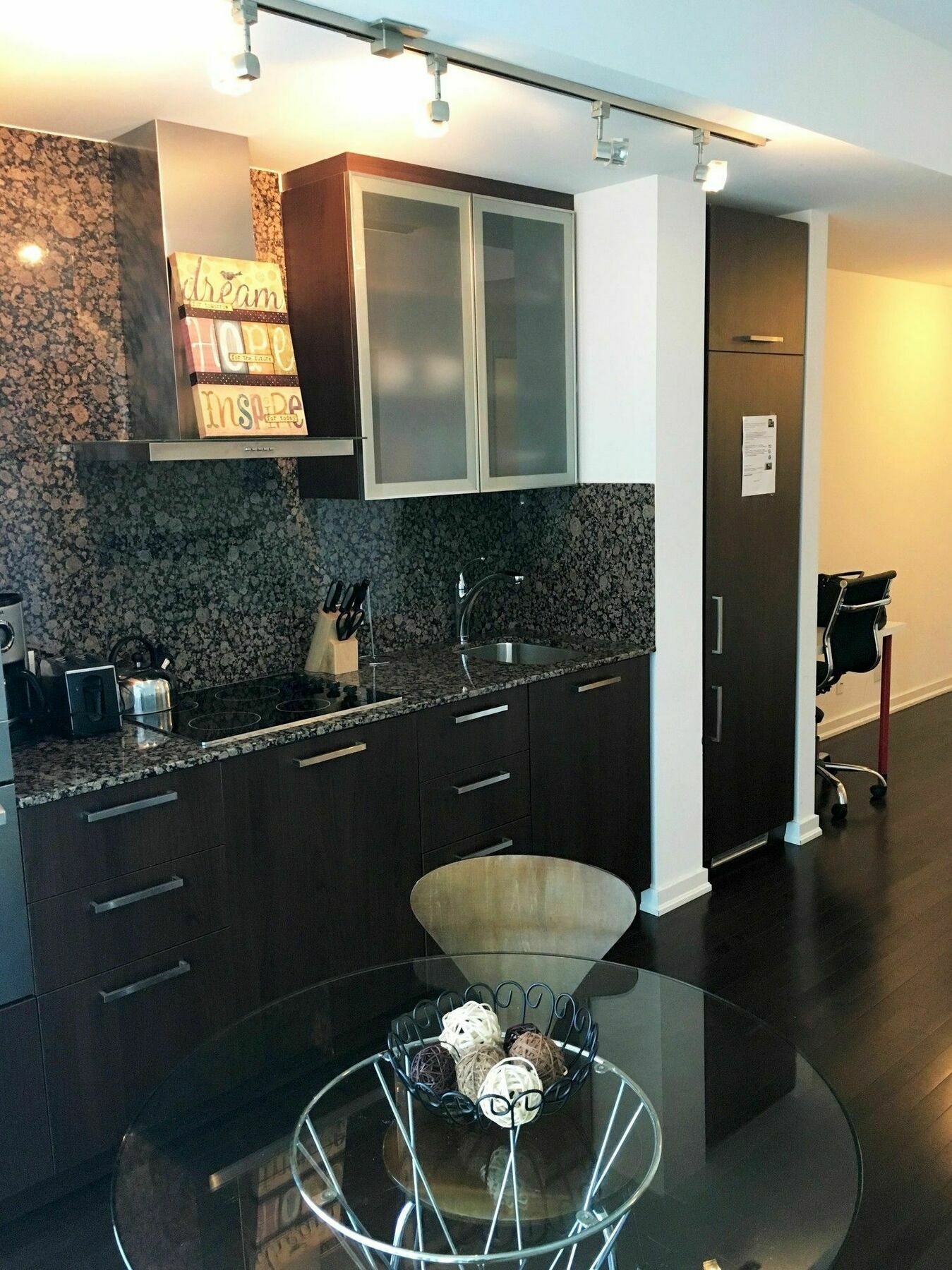 Trinity Suites - Condo On York Street تورونتو المظهر الخارجي الصورة